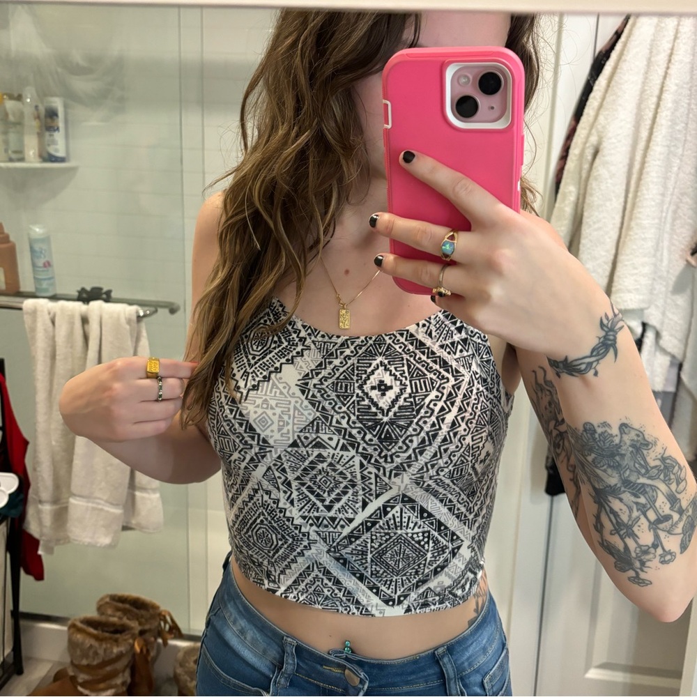Super Cute Aeropostale black & white tank top
